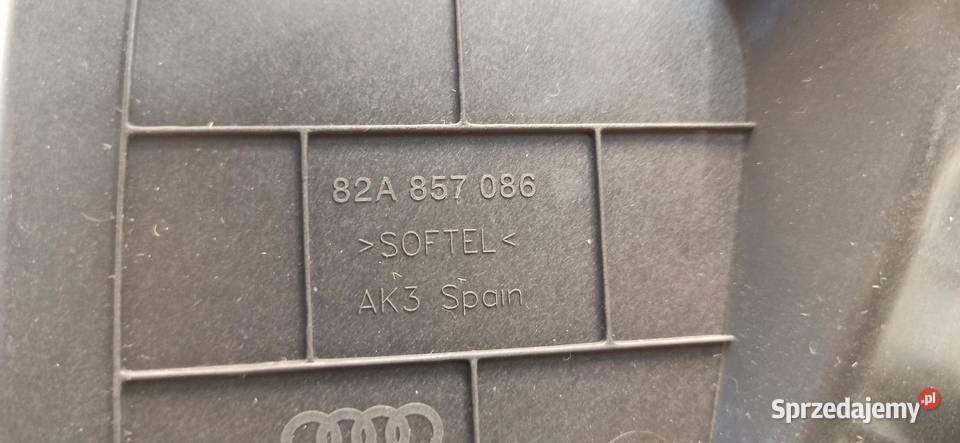 AUDI A1 82A OSŁONA DESKI PRAWA 82A857086 osobowe