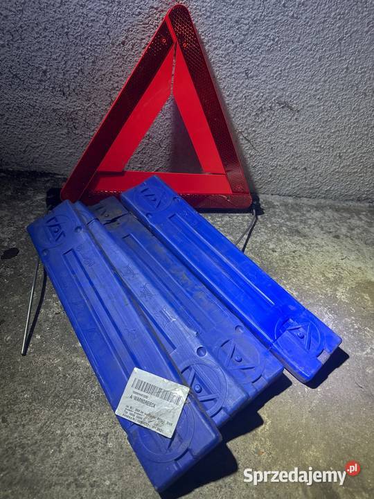 TRÓJKĄT OSTRZEGAWCZY UNIWERSALNY DO AUTA osobowe Gliwice sprzedam