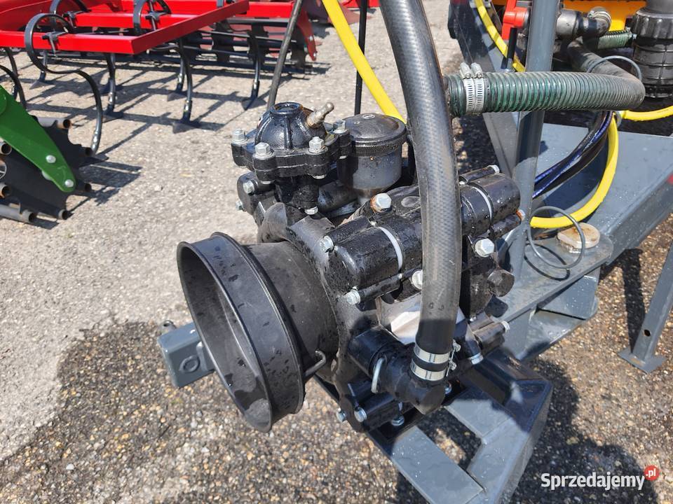 Opryskiwacz ciągany 3000l18m Renal Miechów sprzedam