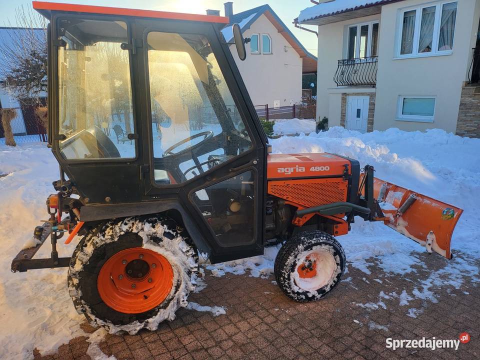 Ciągnik rolniczy AGRIA 4800 plus pług do Zarszyn
