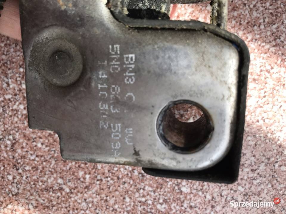 Zamek maski 5N0 Tiguan Rok produkcji 2011 Części montażowe Kozy sprzedam