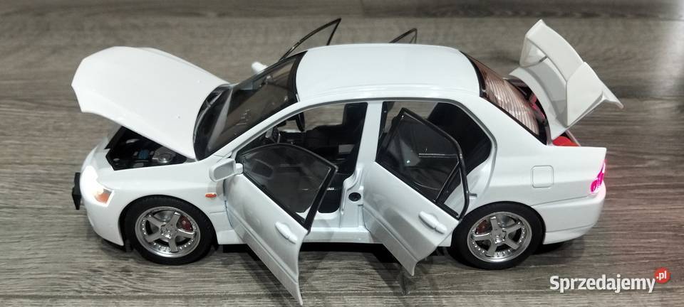 Mitsubishi Lancer Evo IX w skali 124