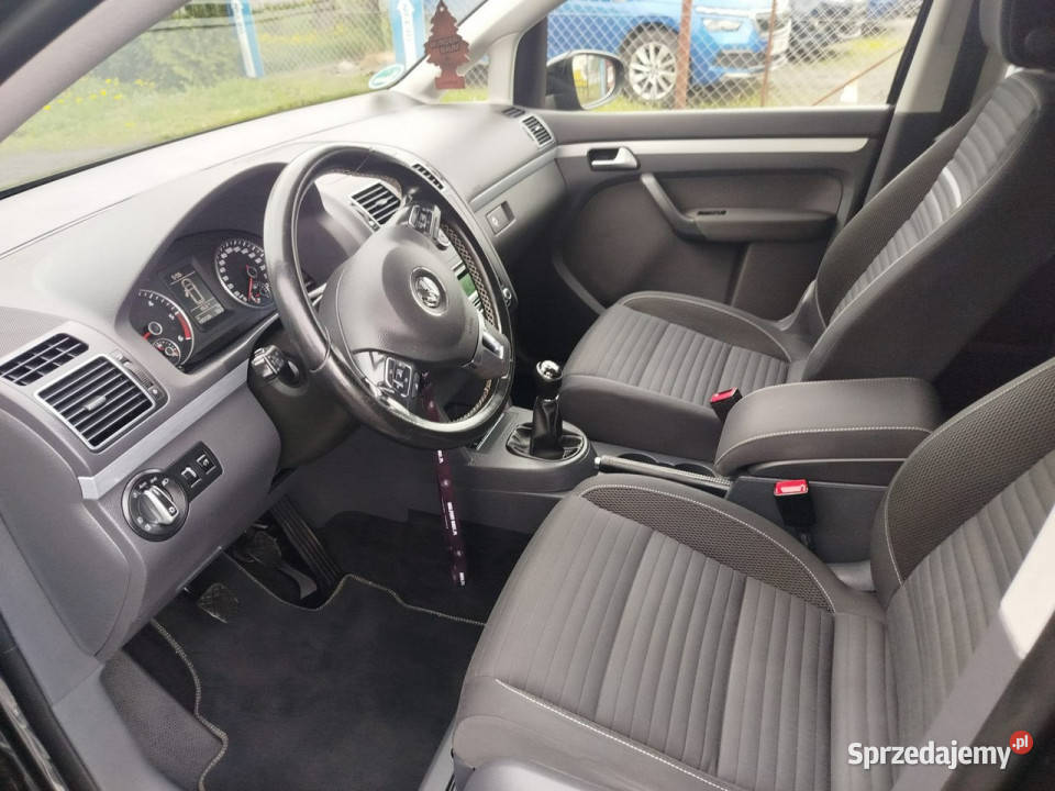 Volkswagen Touran 20 TDI udokumentowany przebieg światła przeciwmgielne Jarocin