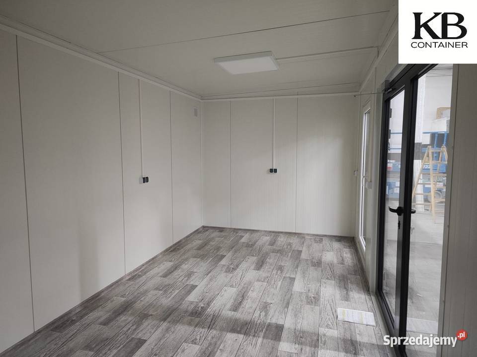 Czarny kontener 60 x 30 m z lamelami i drzwiami opolskie