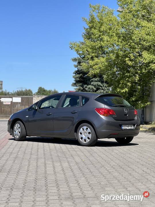 Opel Astra J 16 benzynalpg zadbana Motoryzacja Częstochowa sprzedam