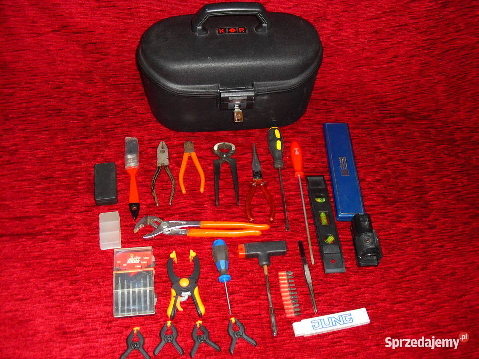 Zestaw narzędzi we francuskim kufrze Zestawy narzędzi Bielawa