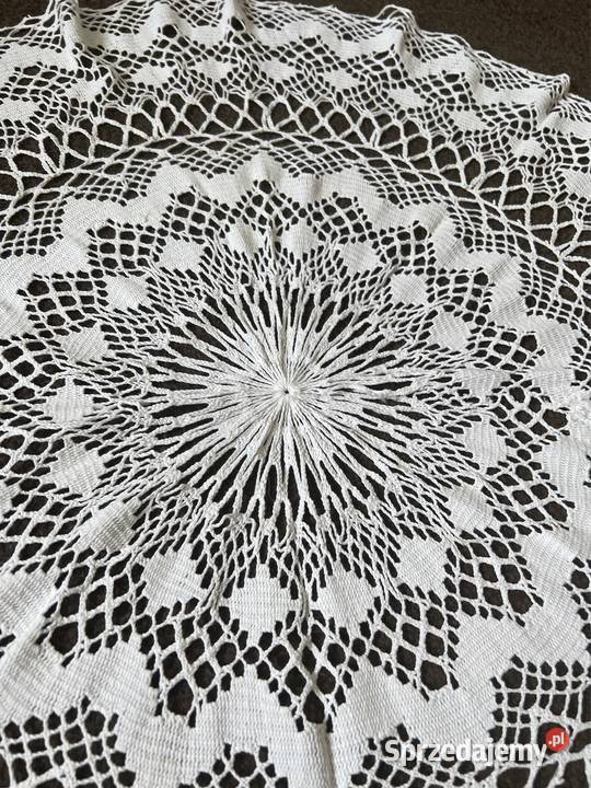 Obrus okrągły biały kołkowy rękodzieło Zabrze