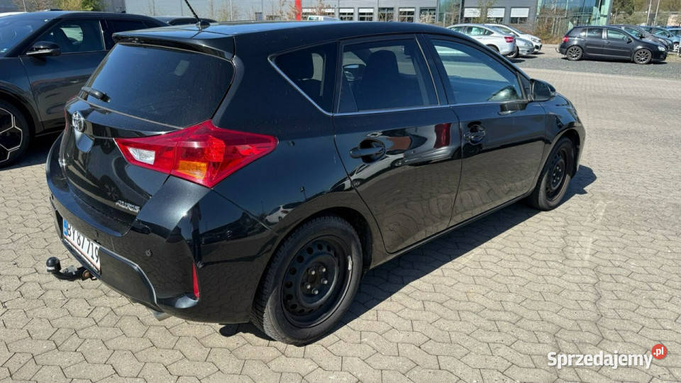 Toyota Auris II 2012 Sadlno