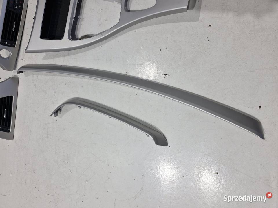 BMW E90 E91 LISTWY OZDOBNE DEKORY SREBNE NAVI osobowe sprzedam