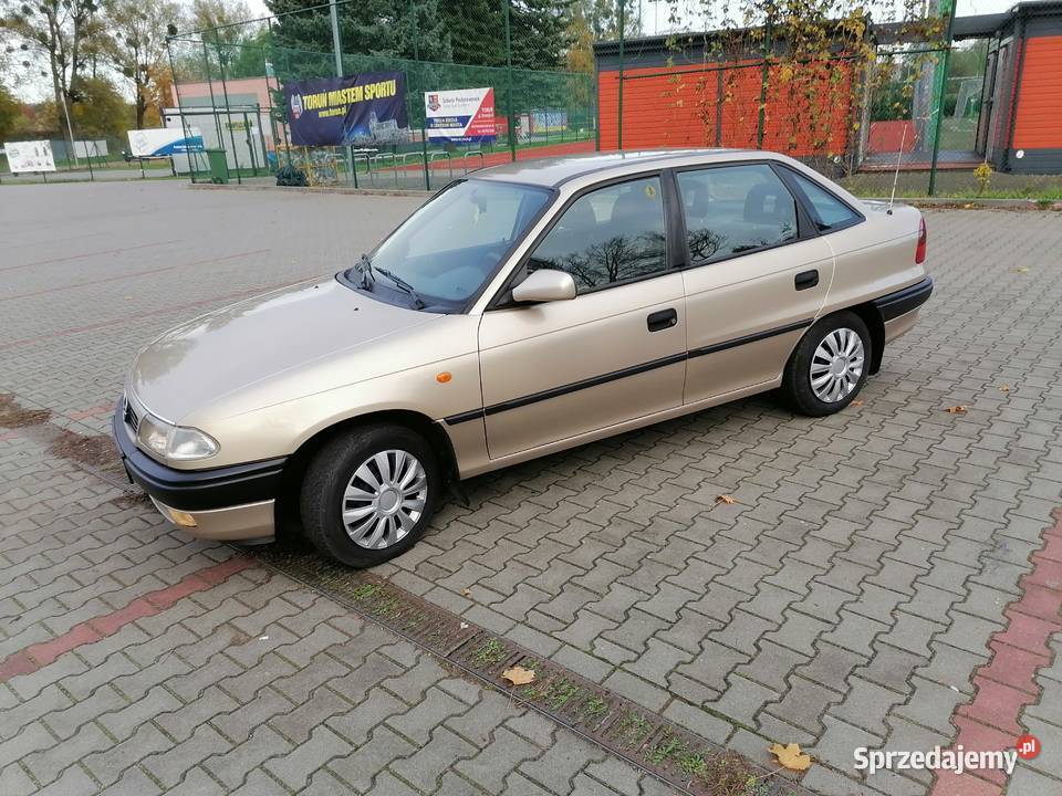 Opel Astra 16 bg hak opłaty do maja 2021 Toruń