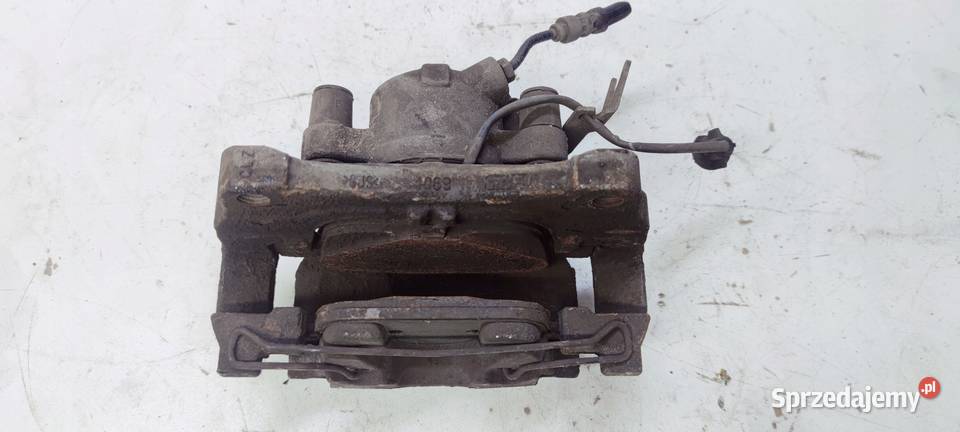 ZACISK HAMULCOWY LEWY AUDI A4 B9 A5 8W05 0315 Przystajń