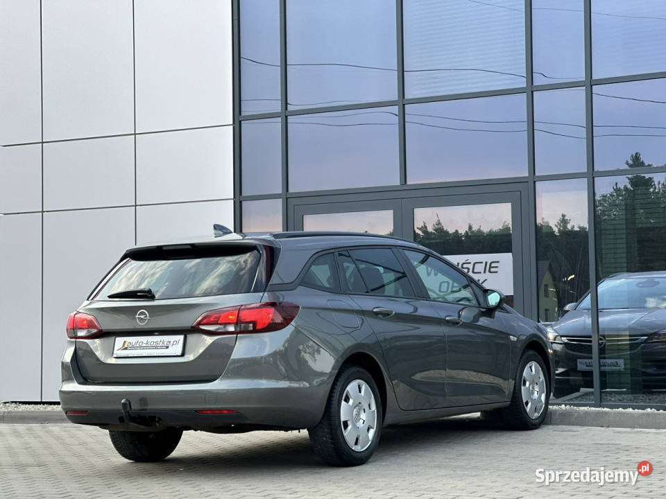 Opel Astra Sports Tourer 2 kplkół Grzane fot Opel opolskie