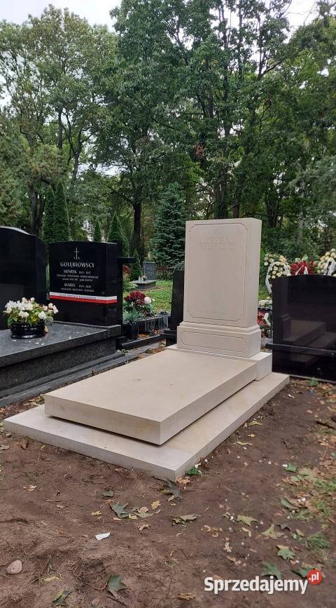 Nagrobek z piaskowca Łódź