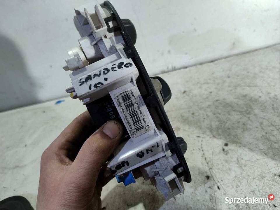 PANEL NAWIEWU DACIA SANDERO T1001640A osobowe
