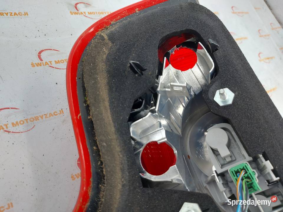 VOLVO C30 12r lampa lewa tył 31213913 osobowe