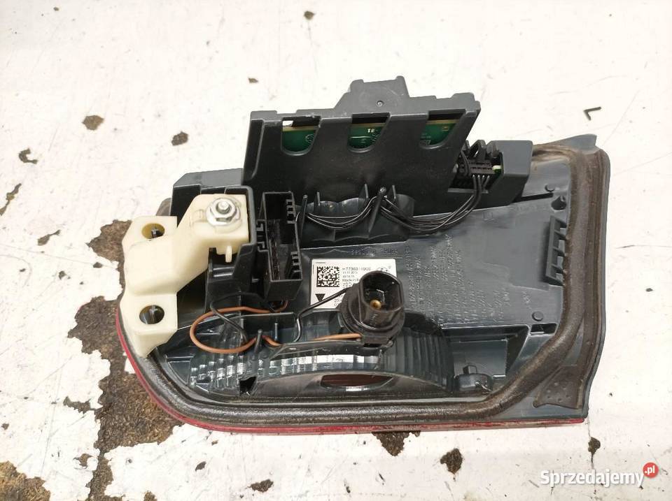 LAMPA TYŁ W KLAPĘ LEWA EU KOMBI TOURING LIFT FL