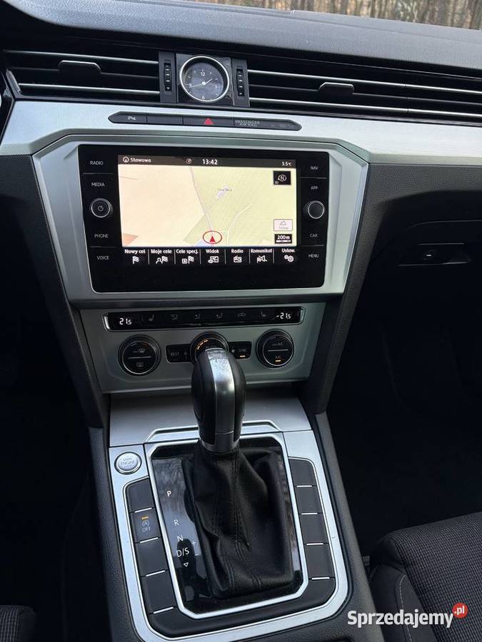 Volkswagen Passat B8 20tdi 150 DSG sedan 2017 kamera cofania Passat dolnośląskie Jelcz-Laskowice
