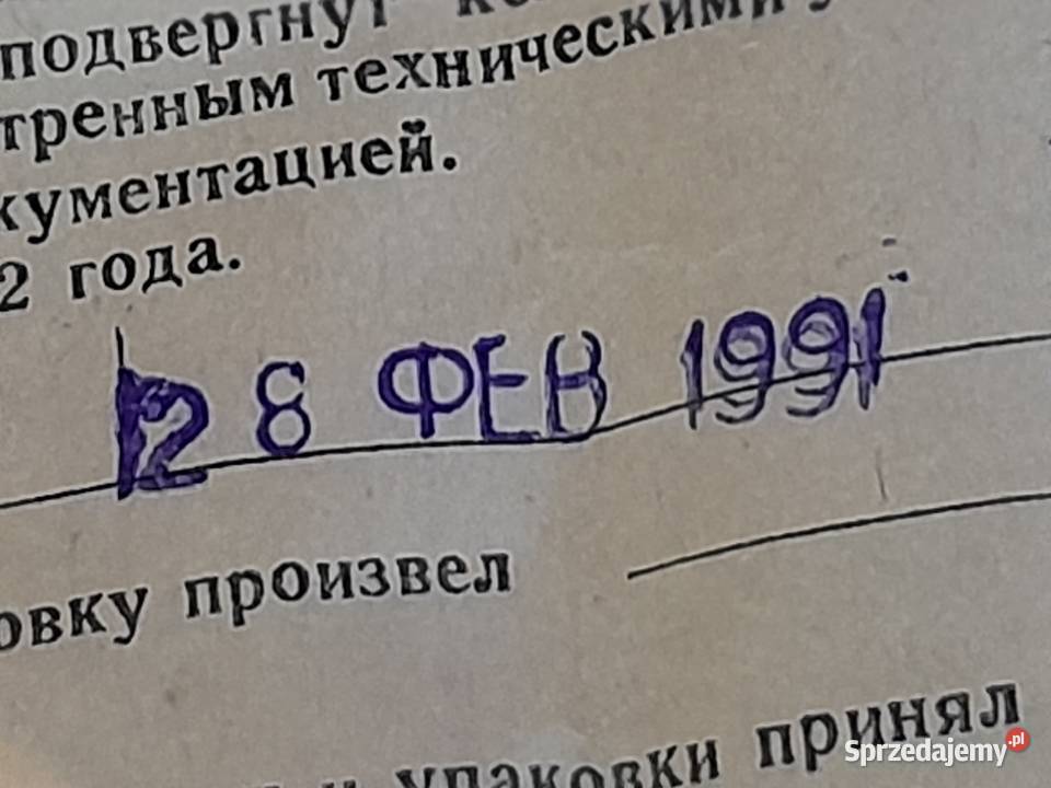Stary ciśnieniomierz analogowy działający