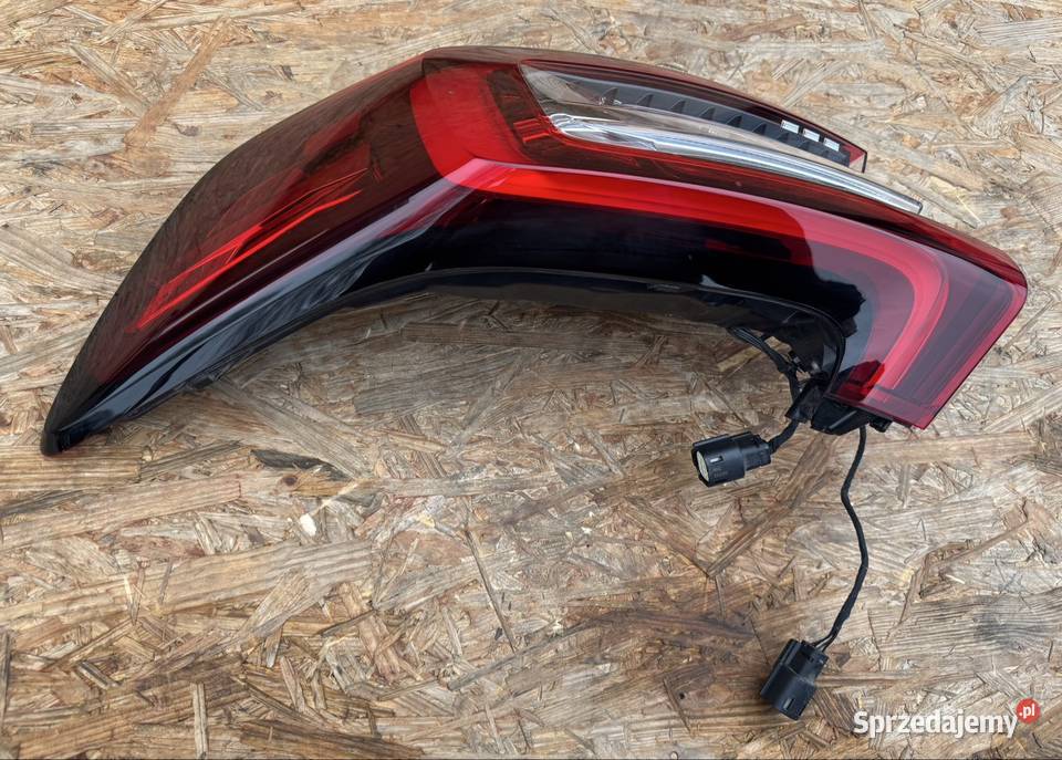 Lampa tył tylna prawa rh w błotnik Volvo c40 sprzedam