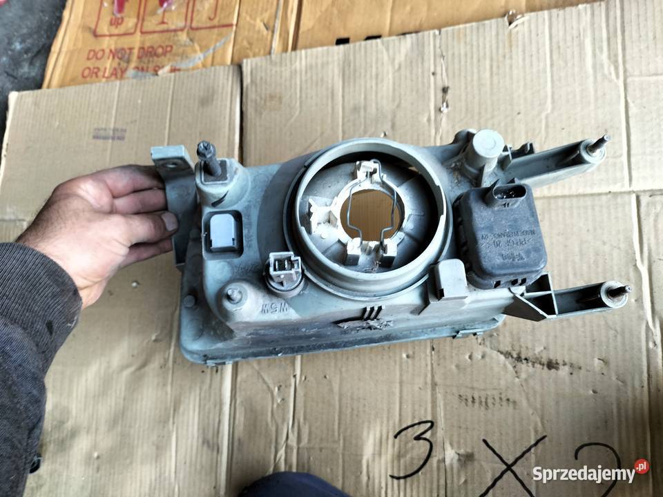 LAMPA PRZEDNIA PRZÓD PRAWA SUBARU JUSTY Prawe Kamień-Kolonia