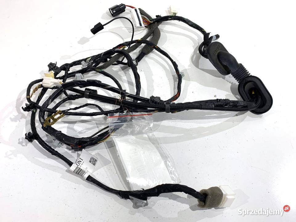 WIĄZKA KLAPY BAGAŻNIKA TYŁ SSANGYONG TORRES