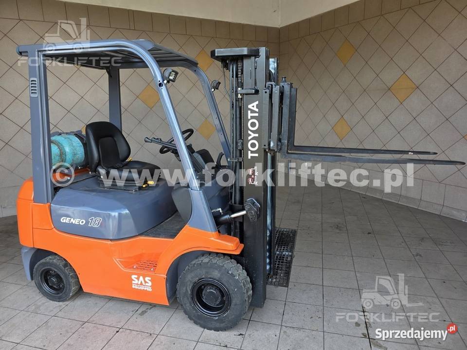 Wózek widłowy TOYOTA 7FGF18 1750 Triplex TOYOTA