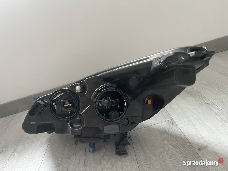 Ford Escape Lampa Reflektor Prawy Przód Xenon Rzeszów