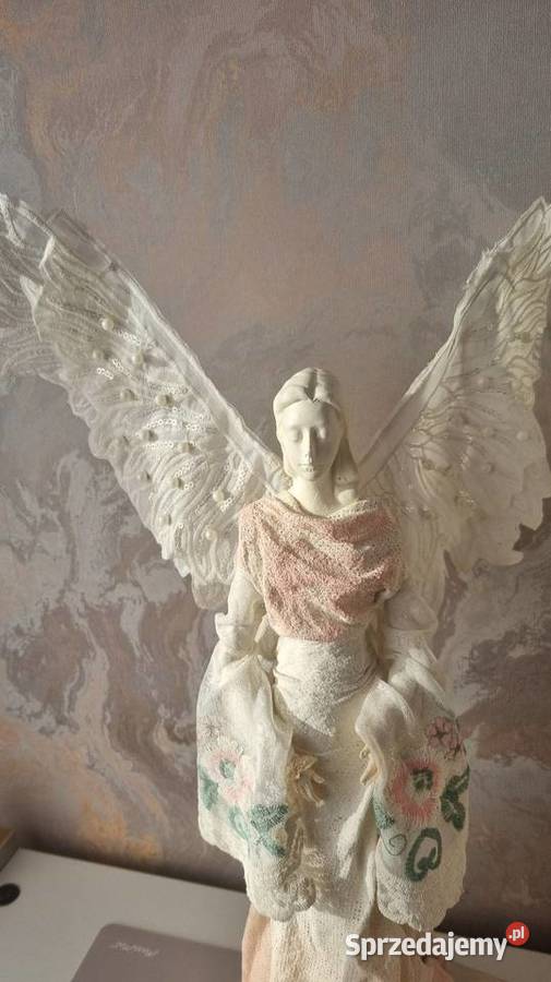 Delikatny Anioł w kolorach ecru i różu z Zamość