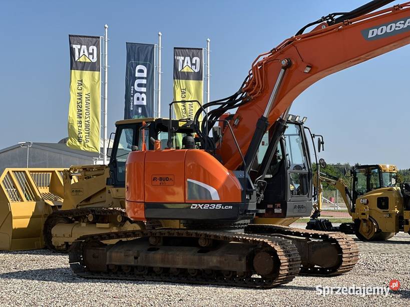 KOPARKA GĄSIENICOWA MARKI DOOSAN DX235LCR Koparki