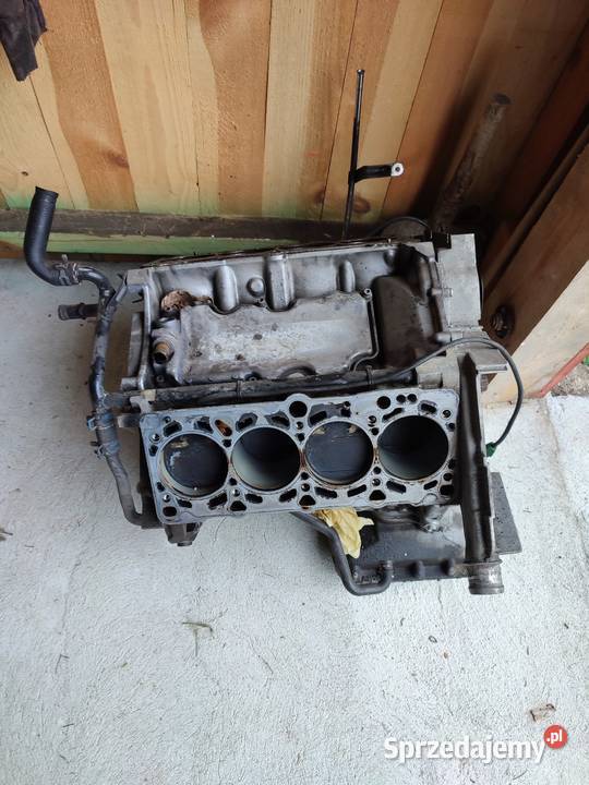 Blok silnika V8 AVP 360 Audi S8 D2 42 uszkodzona Rok produkcji 2002