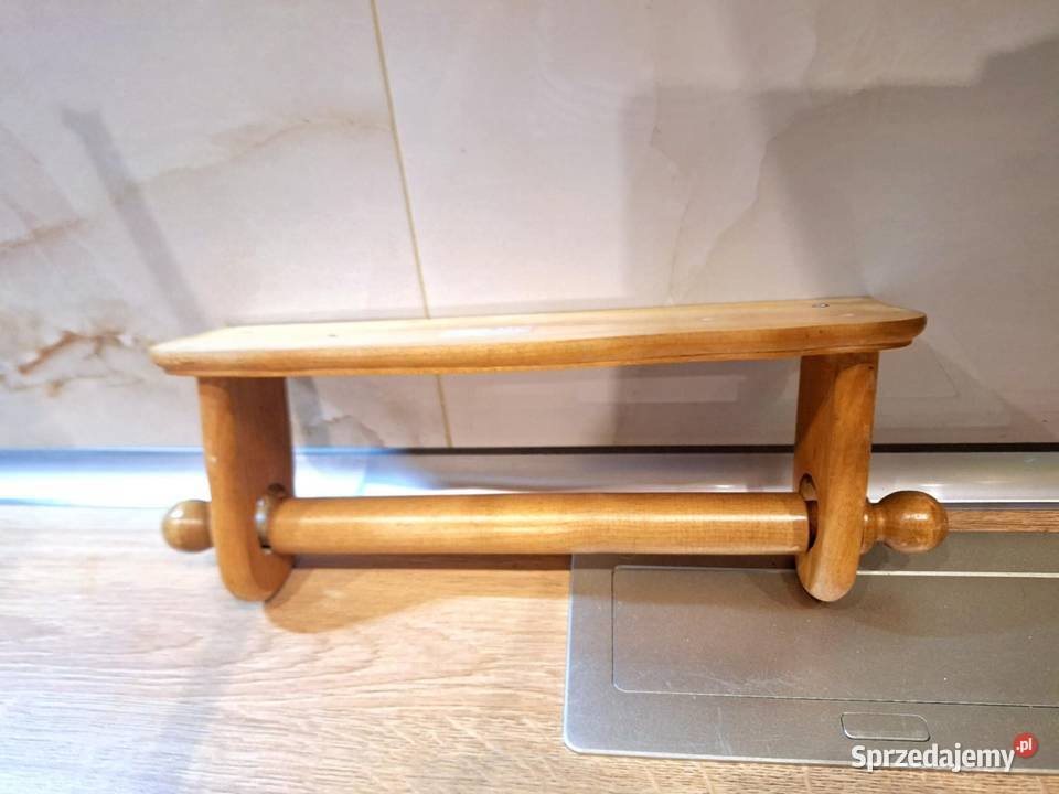 Wieszak podwieszany na ręcznik papierowy