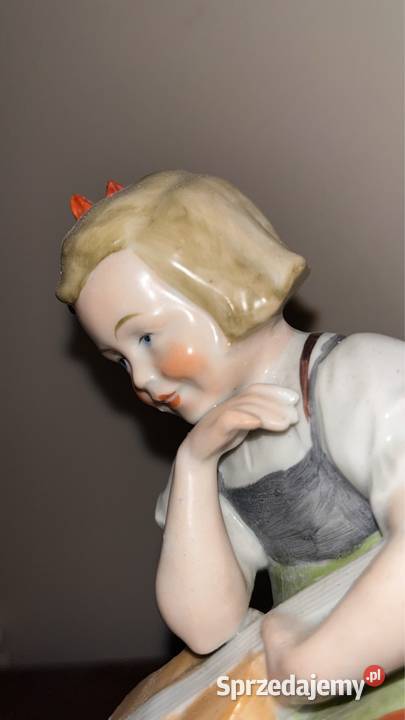 Śliczna Figurka dziewczynki z gitarą Bez Gdańsk