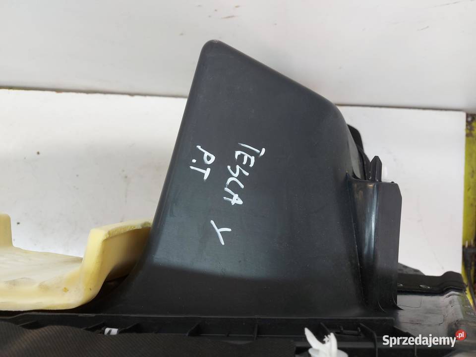 TESLA MODEL Y 2022r TAPICERKA BAGAŻNIKA PRAWY osobowe