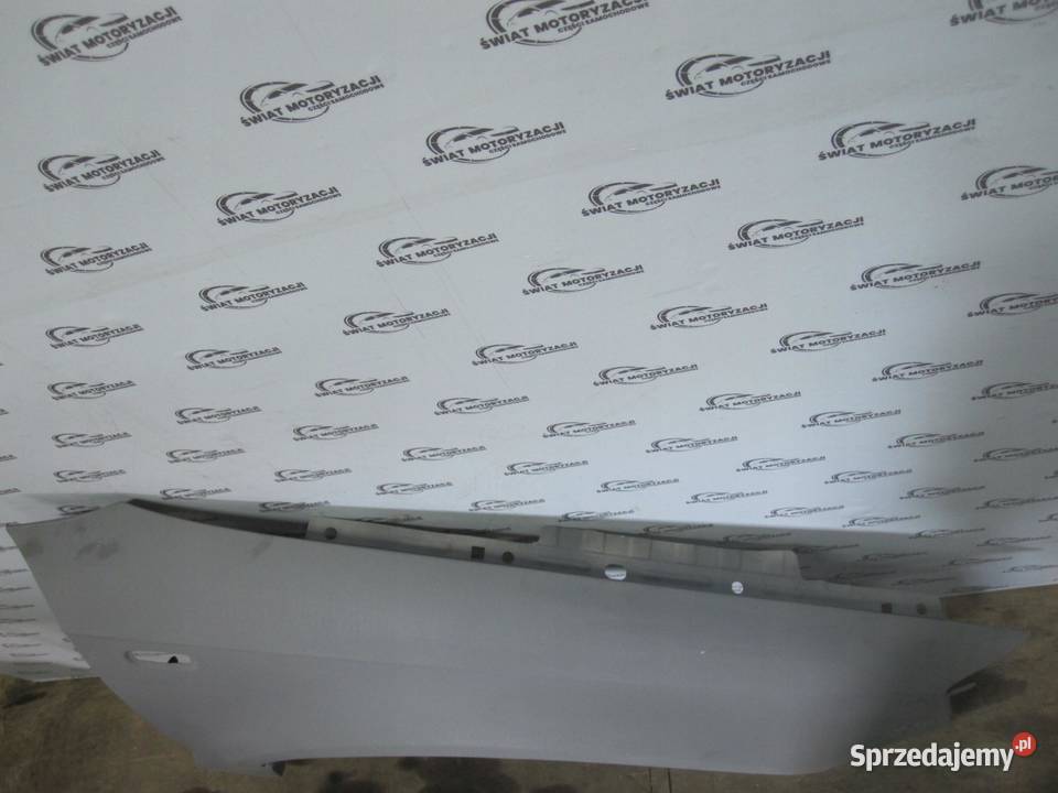 AUDI A3 8P błotnik prawy przód