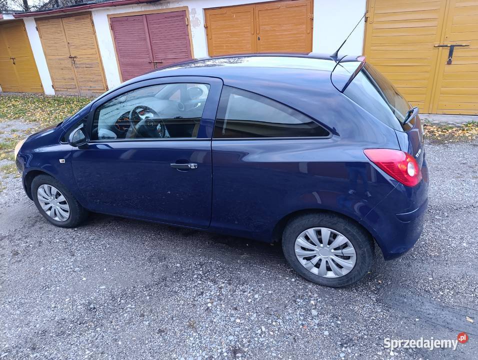Opel Corsa 13 D oszczędny długie opłaty 2012r