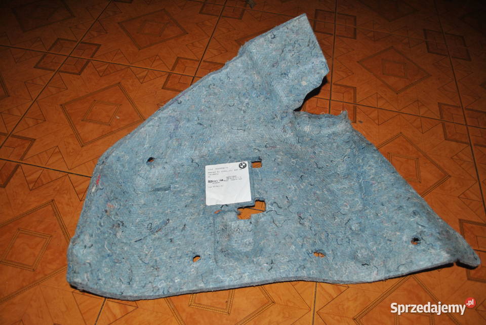 Izolacja dźwiękowa bagażnika prawa strona BMW Poręba