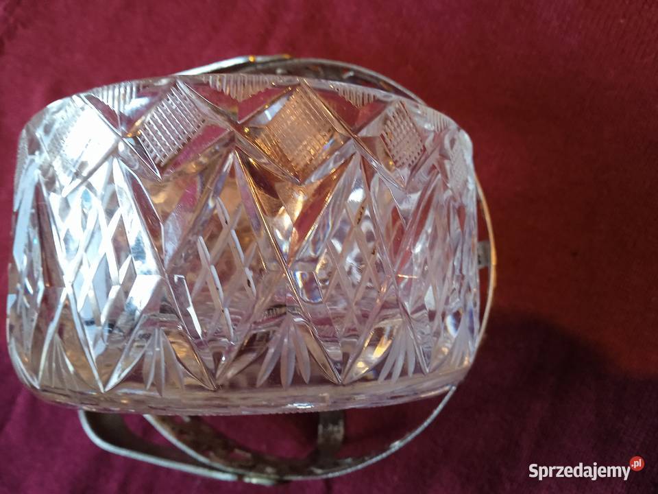 Cukierniczka kryształowa w metalowym koszyczku Porcelana i szkło wielkopolskie Koźminek