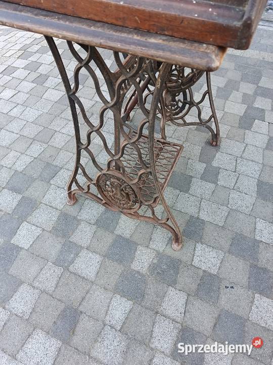 Stara maszyna Singer na żeliwnym spodzie Lipno