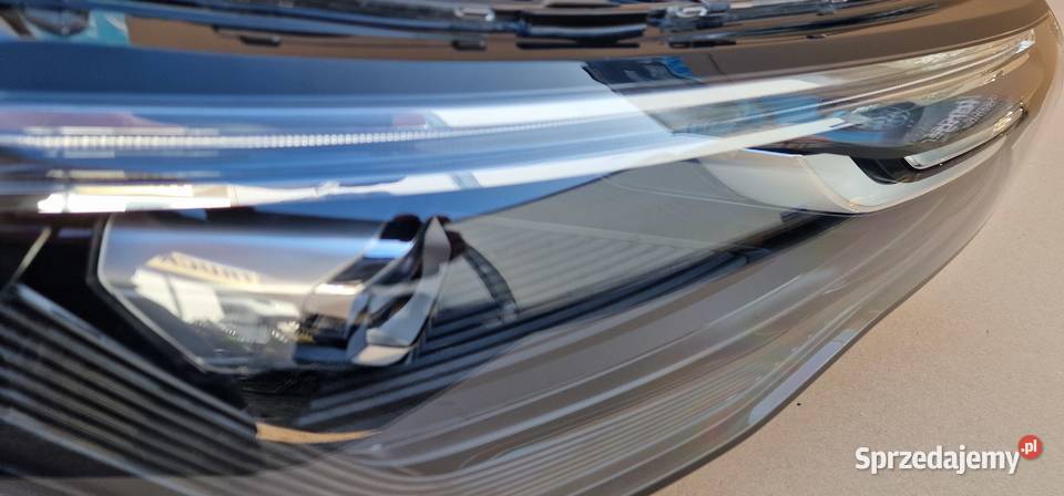 VW TIGUAN III REFLEKTOR LAMPA LED PRAWA Bieleń