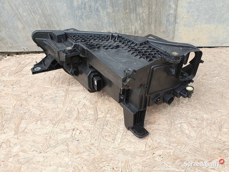 FORD TOURNEO CONNECT PUSZKA LAMPY PRAWA PRZÓD osobowe
