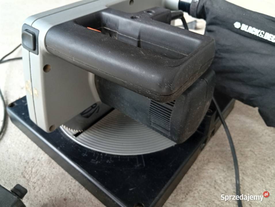 pilarka ukośna ukośnica Black Decker Plus SR700 Byczyna