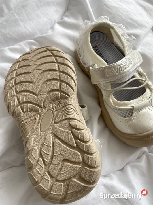Sandałki dziewczynki na wiosnę rozmiar 24 16 Rzepy Słupsk sprzedam