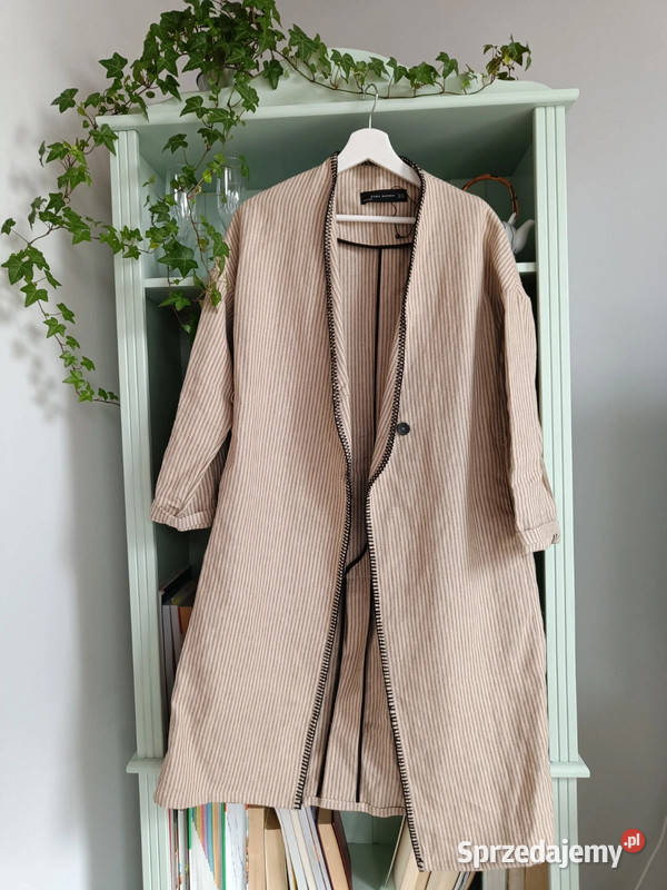 Beżowy lniany płaszcz jesienny w paseczki Zara Oborniki
