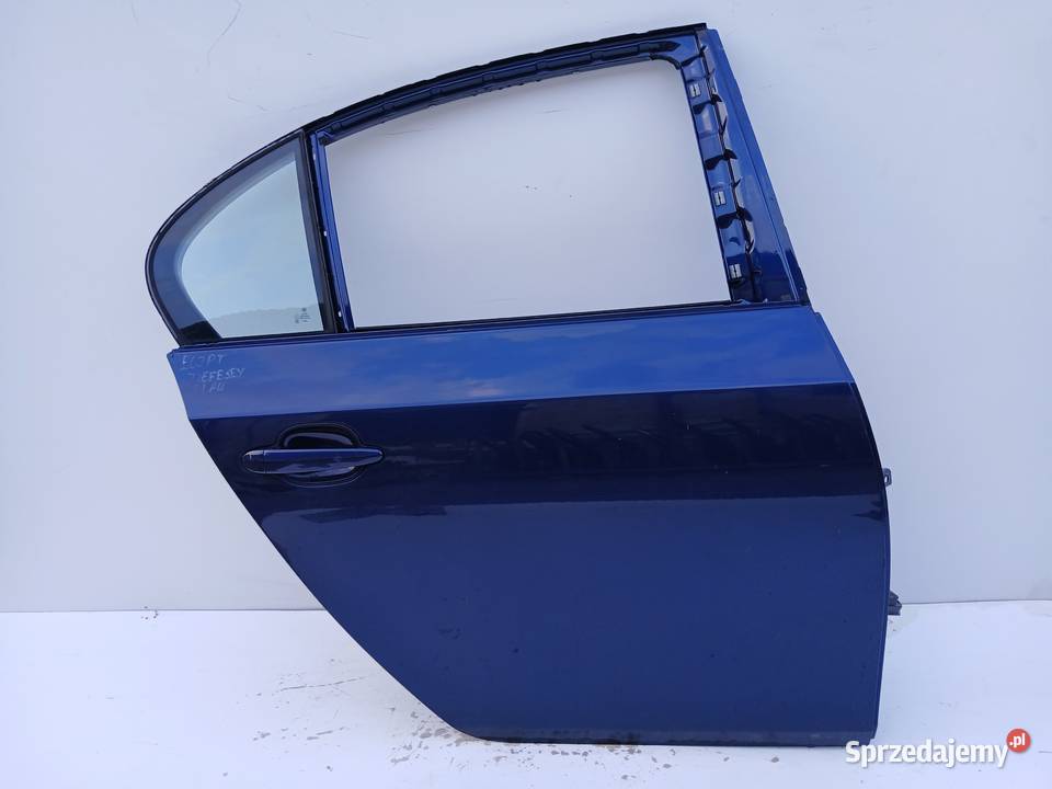 DRZWI PRAWE TYLNE TYŁ BMW E60 TIEFSEEBLAU osobowe Strzyżewice sprzedam