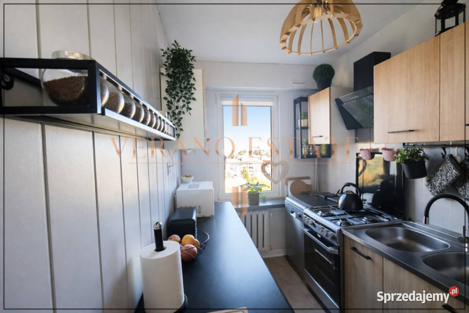 Zadbane i umeblowane duża loggia 2 pokoje Rok budowy 1986