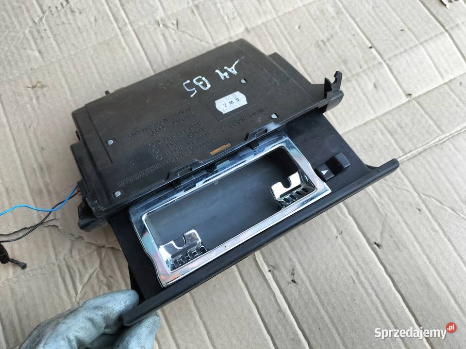 AUDI A4 B5 LF 8D0857951G POPIELNICZKA WKŁAD Kamień-Kolonia