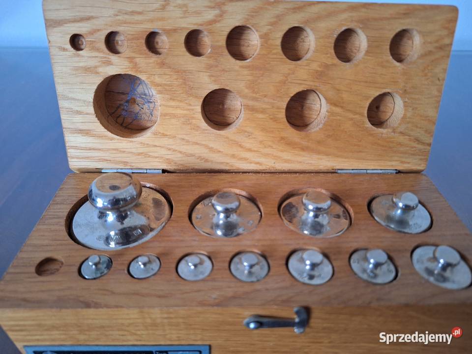 Zestaw 11 odważników w drewnianym etui Vintage
