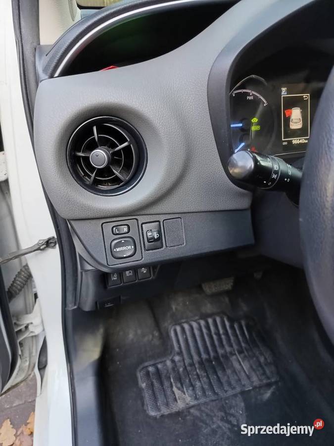 Sprzedam Toyotę Yaris 3 hybryda Izabelin C