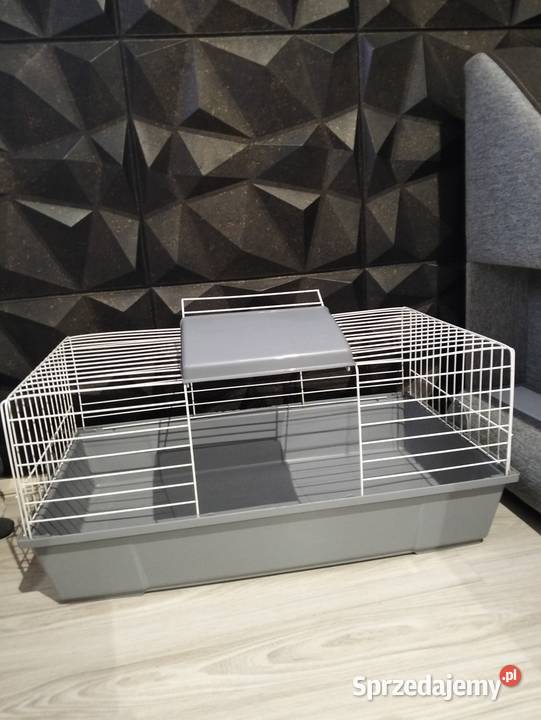 Duża klatka z dozownikiem na wodę