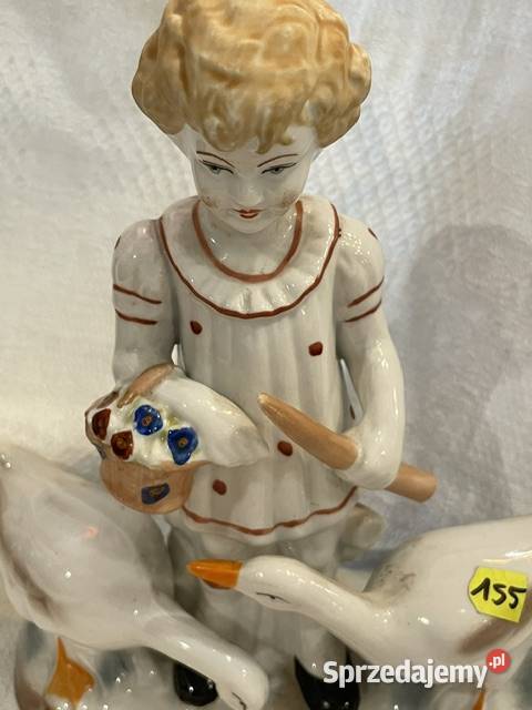 Porcelanowa figurka dziewczynki z gęsiami Crown Kraków sprzedam
